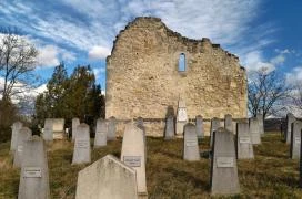 Szent Kereszt-templom romja Biatorbágy