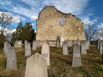 Szent Kereszt-templom romja Biatorbágy