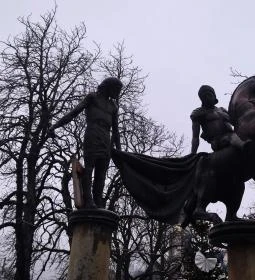 Szent Márton & a koldus szobor