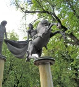 Szent Márton & a koldus szobor