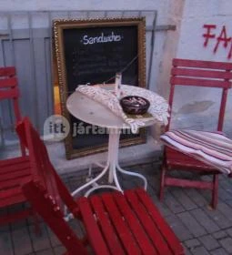 Szerpentin Szalon Régiségbolt & Kávézó