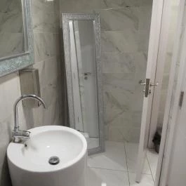 Szervita Delikát, Budapest - Mosdó