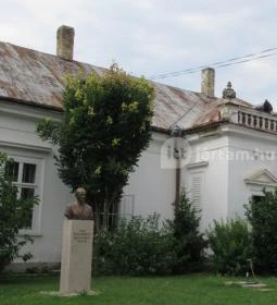 Szirmay-Waldbott Kastély 