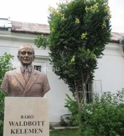 Szirmay-Waldbott Kastély 