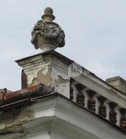 Szirmay-Waldbott Kastély 