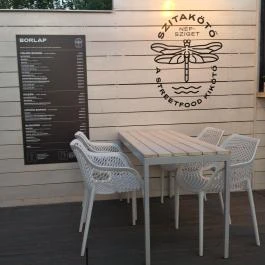 Szitakötő Street Food Budapest - Belső