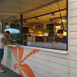 Szitakötő Street Food Budapest - Belső