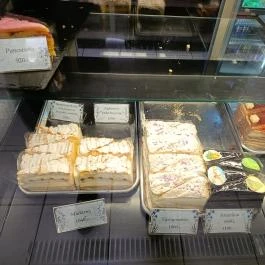 Szurgent Cukrászda Budapest - Étel/ital