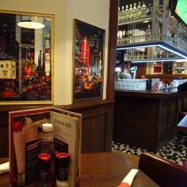 T.G.I. Friday's - Oktogon, Budapest - Belső