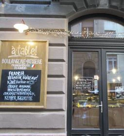 á table! - Akácfa utca