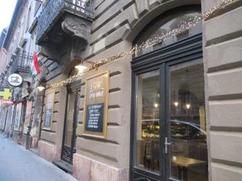 á table! - Akácfa utca Budapest