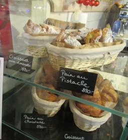 á table! - Akácfa utca