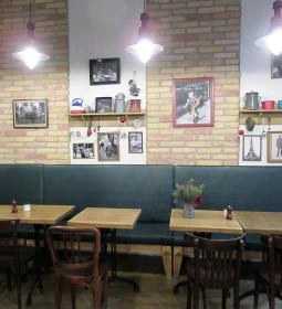 á table! - Akácfa utca