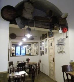 á table! - Akácfa utca