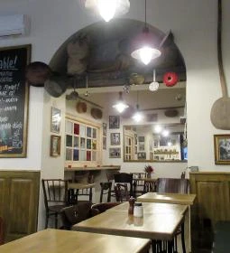 á table! - Akácfa utca