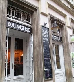 á table! - Arany János utca