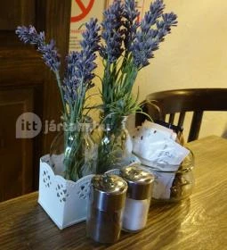 á table! - Böszörményi út