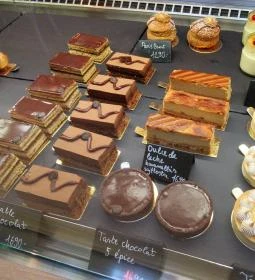 á table! - Corvin Plaza