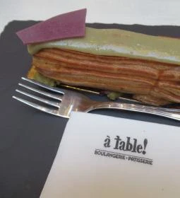 á table! - Corvin Plaza