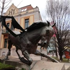 Táltos-szobor Budapest - Egyéb