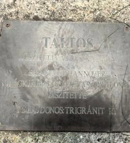 Táltos-szobor