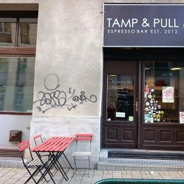Tamp & Pull Espresso & Brew Bar, Budapest - Külső kép