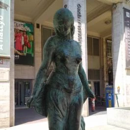 Táncosnő-szobor Budapest - Egyéb