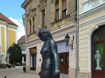 Táncosnő szobor Székesfehérvár