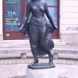 Táncosnő szobor Székesfehérvár - Egyéb