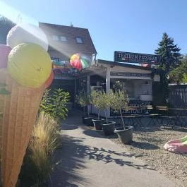 Teátrum Pizzabár Szentendre - Külső kép