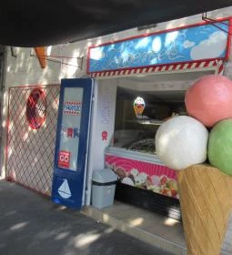 Tengerkék Fagylaltozó