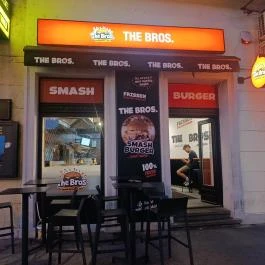 The Bros - Nyugati tér Budapest - Külső kép