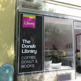 The Donut Library - Karinthy Frigyes út Budapest - Külső kép