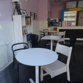 The Donut Library - Károly körút Budapest - Belső