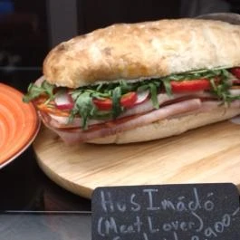 The Grind Corner Cafe & Lounge Budapest - Étel/ital