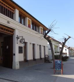 Tokaji Kávépörkölő Manufaktúra