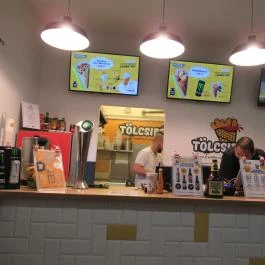 Tölcsibe Budapest - Belső