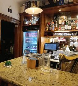Tölgyfa Hordó Whiskey Pub