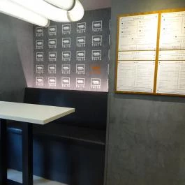 TöLTő Bar & Grill Budapest - Belső