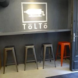 TöLTő Bar & Grill Budapest - Belső