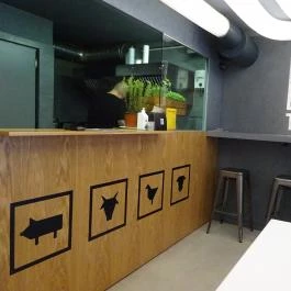 TöLTő Bar & Grill Budapest - Belső