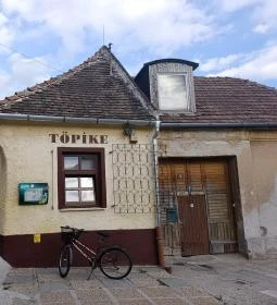 Töpike Bár