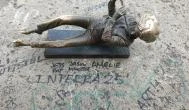 Török Ádám miniszobor Budapest - Külső kép