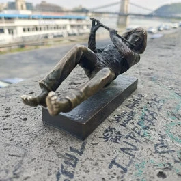 Török Ádám miniszobor Budapest - Külső kép