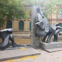 Történelem szobor Budapest - Külső kép