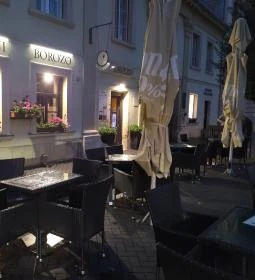 Tramini Borozó-Kávézó