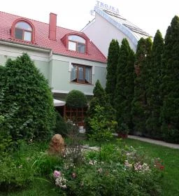 Trojka Hotel