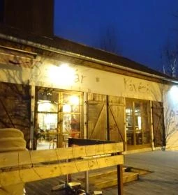 Szertár étterem és kávézó