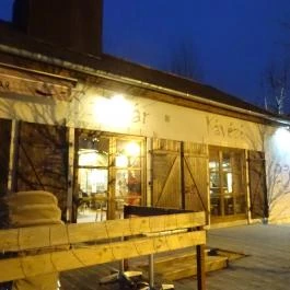 Szertár étterem és kávézó, Budaörs - Külső kép