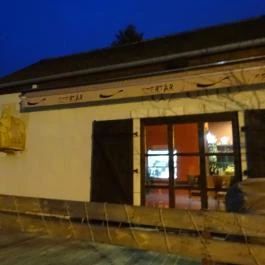 Szertár étterem és kávézó, Budaörs - Külső kép